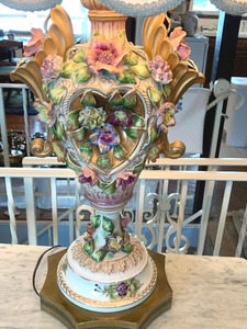 lot 19 image: Beautiful Capodimonte Table Lamp