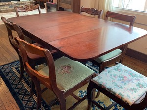 lot 21 image: 1940s Mahogany Duncan Phyfe Dining Set