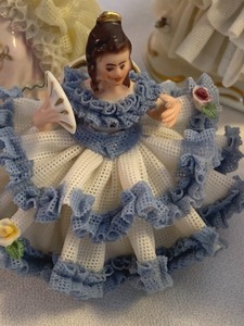 lot 25 image: 11 Various Vintage Figurines