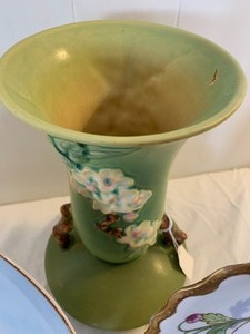 lot 35 image: 21 Pieces of Assorted China and Pottery