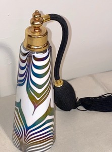 lot 61 image: Beautiful Art Glass Perfume Bottle