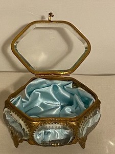 lot 65A image: Victorian Seven Beveled Panel Jewelry Box