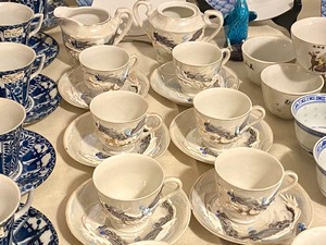 lot 198 image: Asian Inspired CupsSaucers