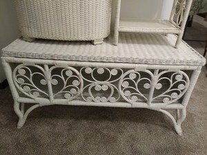 lot 176 image: Nice Vintage Wicker Items
