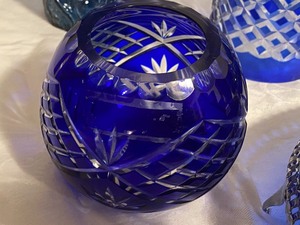 lot 225 image: 20 Pieces of Vintage Blue Glassware