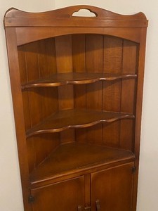 lot 218 image: 1950s Maple Corner Shelf