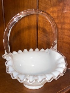 lot 216 image: Five Pieces Fenton Silver Crest
