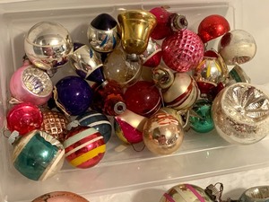 lot 230 image: Several Vintage Christmas Ornaments