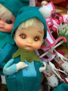 lot 170 image: Adorable Vintage Christmas Figurines