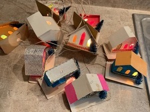 lot 174 image: Vintage String of Cardboard Houses Christmas Lights
