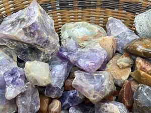 lot 352 image: Basket of Amethyst, Polished Agates & More
