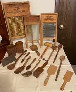 lot 295 image: Primative Kitchenware