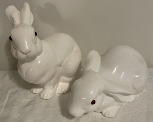 lot 285 image: Fun with White Decor
