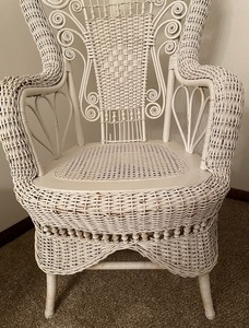 lot 290 image: Wonderful Wicker Chair
