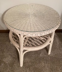 lot 286 image: Small White Wicker Table with a Glass Top