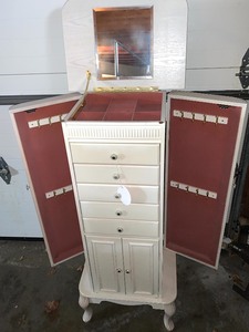 lot 94 image: Beautiful White Jewelry Cabinet