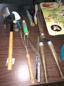 lot 364 image: Assorted Garden Tools