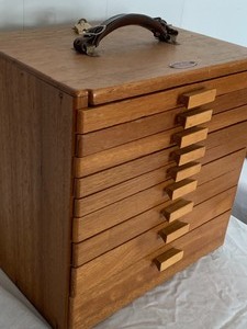 lot 373 image: Table Top Wooden Nine Drawer Case w Locking Mechanism