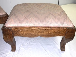 lot 398 image: Pair of Oak Foot Stools