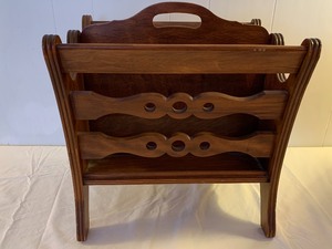 lot 393 image: Venetian Magazine Rack and Wood Magazine Rack