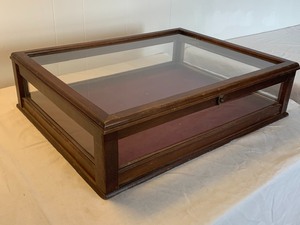 lot 422 image: Trade Show Table Top Display Case