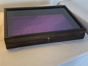 lot 424 image: Table Top Trade Show Display Case
