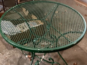 lot 427 image: Metal Patio Table