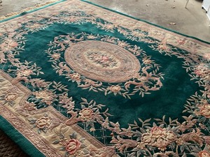 lot 428 image: Gorgeous Large Area Rug