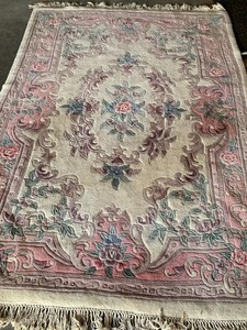 lot 429 image: Floral Asian Rug
