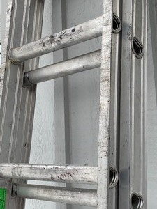 lot 433 image: Extension Ladder
