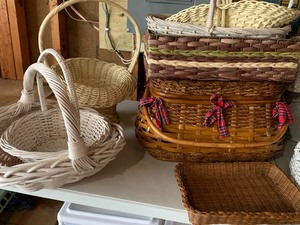 lot 443 image: Variety of Baskets