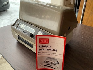lot 447 image: Sears Automatic Slide Projector