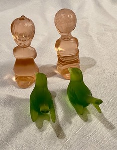 lot 231 image: 4 Piece Fenton & Westmoreland Figurines