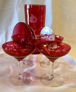 lot 235 image: Set of 6 Cranberry Glass Glasses & Matching Vase