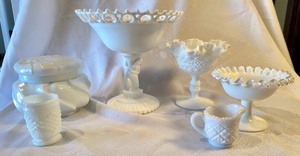 lot 236 image: Lot of 6 Pieces of Vintage Milk Glass