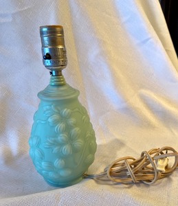 lot 245 image: Vintage Green Glass Cherry Blossom Lamp (No Shade)  Works