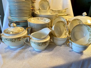 lot 246 image: Set Noritake China Vanity Pattern 89 Pieces