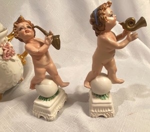 lot 249 image: Lovely Porcelain Tea Service Set & Pair Italian Capodimonte Figurines