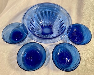 lot 258 image: Set of 5 Cobalt Blue Bowls
