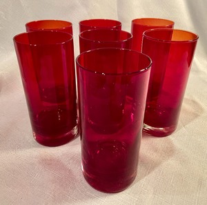 lot 263 image: 7 Red Art Glass Tumblers