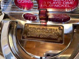 lot 270 image: Crosley Collectors Edition AMFM Radio  Works