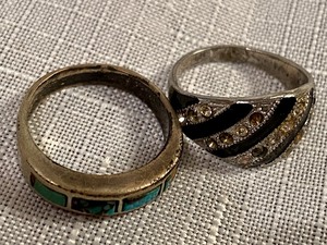 lot 414 image: 2 Sterling Rings & 1 Antique Gold Plated Locket