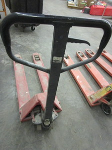 lot 102 image: RED PALLET JACK