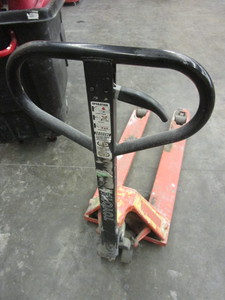 lot 103 image: TOYOTA PALLET JACK