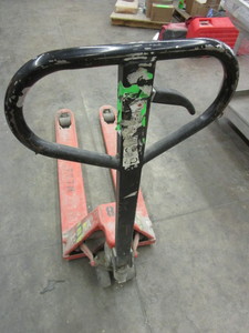 lot 104 image: TOYOTA PALLET JACK