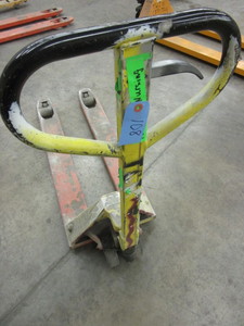 lot 108 image: YELLOWORANGE PALLET JACK