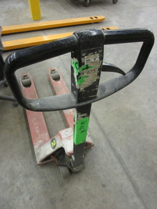 lot 109 image: RED PALLET JACK