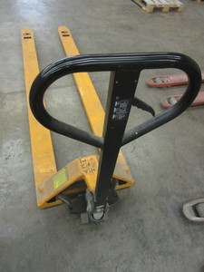lot 110 image: U-LINE EXTRA LONG PALLET JACK