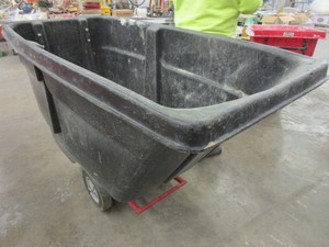 lot 135 image: RUBBERMAID TILT TRUCK