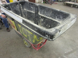 lot 138 image: RUBBERMAID TILT TRUCK